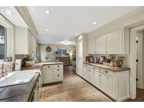 14150 S Canyon Ridge Drive Oregon City OR 97045