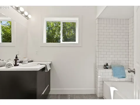 3255 NE 80th Avenue Portland OR 97213