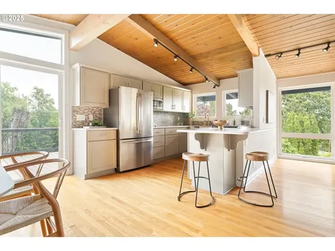 10421 SW 63rd Drive Portland OR 97219