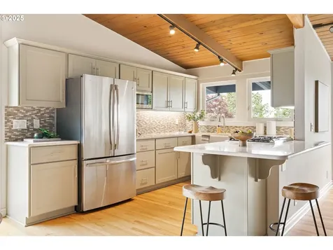 10421 SW 63rd Drive Portland OR 97219