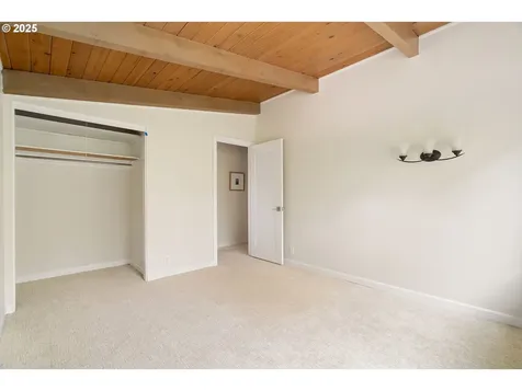 10421 SW 63rd Drive Portland OR 97219