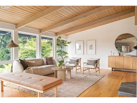 10421 SW 63rd Drive Portland OR 97219