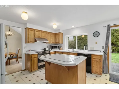 5233 NE Windrow Street Hillsboro OR 97124
