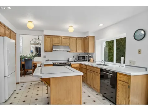 5233 NE Windrow Street Hillsboro OR 97124