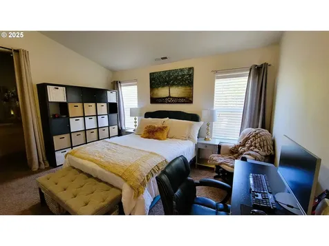 24893 Mccutcheon Avenue Veneta OR 97487