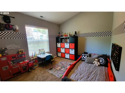 24893 Mccutcheon Avenue Veneta OR 97487