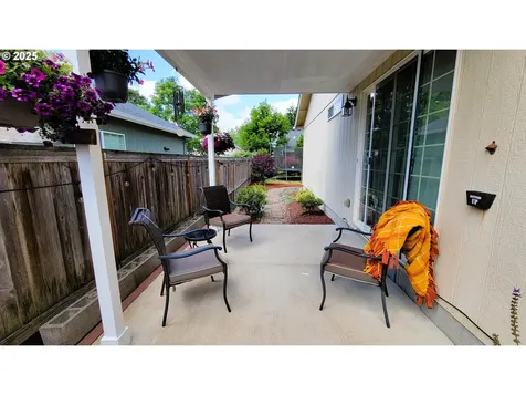 24893 Mccutcheon Avenue Veneta OR 97487