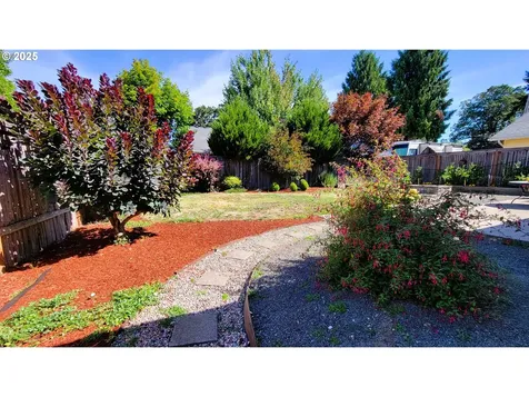 24893 Mccutcheon Avenue Veneta OR 97487