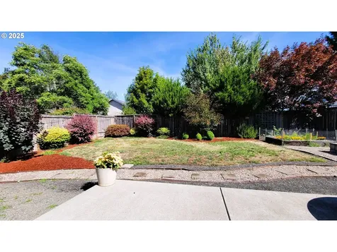 24893 Mccutcheon Avenue Veneta OR 97487
