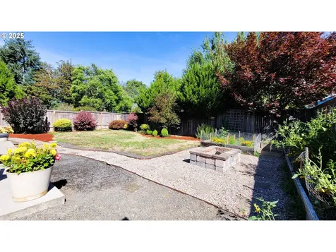 24893 Mccutcheon Avenue Veneta OR 97487
