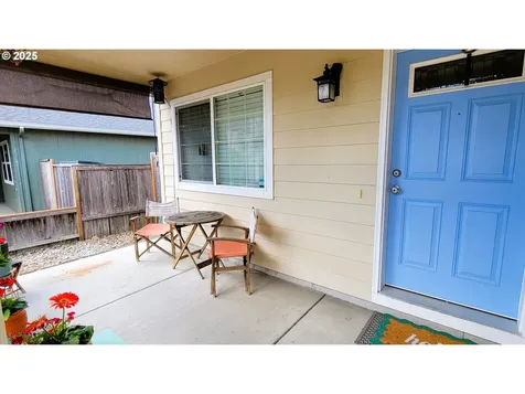 24893 Mccutcheon Avenue Veneta OR 97487