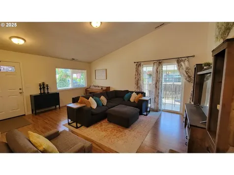24893 Mccutcheon Avenue Veneta OR 97487