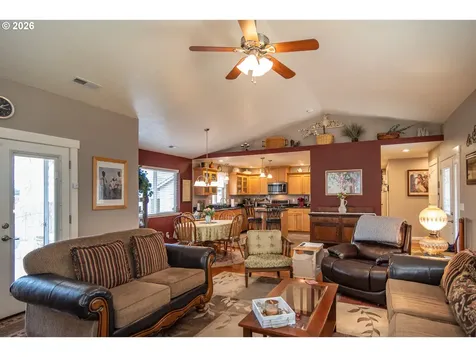 483 S State Street Sutherlin OR 97479