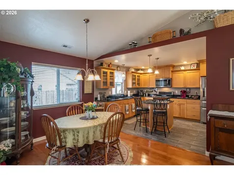 483 S State Street Sutherlin OR 97479