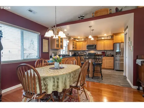 483 S State Street Sutherlin OR 97479
