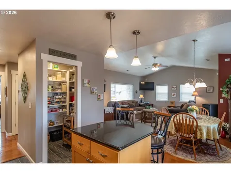 483 S State Street Sutherlin OR 97479