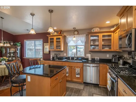 483 S State Street Sutherlin OR 97479