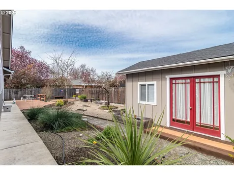 483 S State Street Sutherlin OR 97479