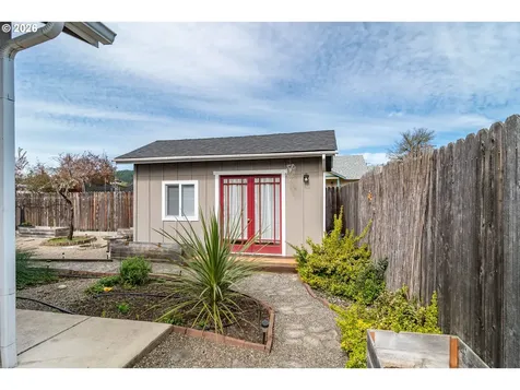 483 S State Street Sutherlin OR 97479