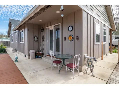 483 S State Street Sutherlin OR 97479