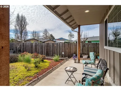 483 S State Street Sutherlin OR 97479