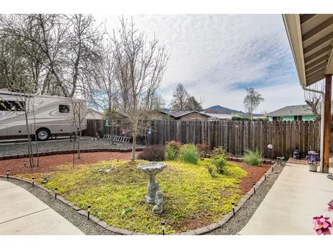 483 S State Street Sutherlin OR 97479