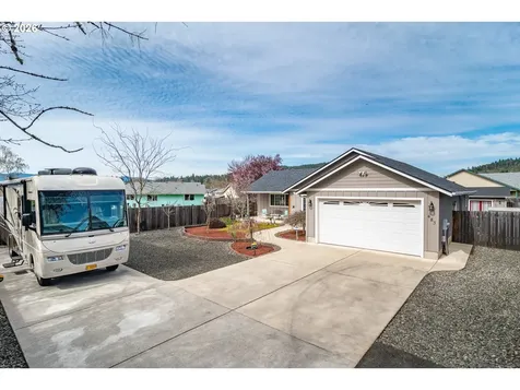 483 S State Street Sutherlin OR 97479