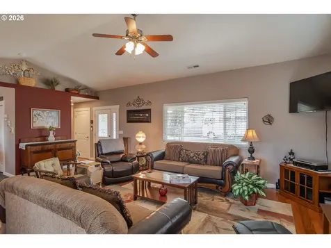 483 S State Street Sutherlin OR 97479