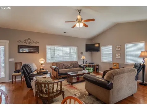 483 S State Street Sutherlin OR 97479