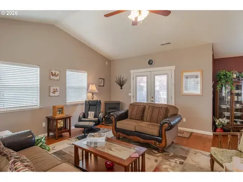 483 S State Street Sutherlin OR 97479