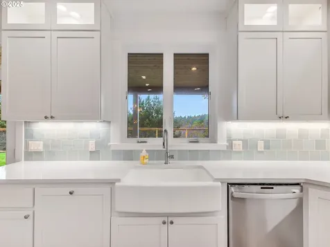 32996 Pacific Bellevue Lane Warrenton OR 97146