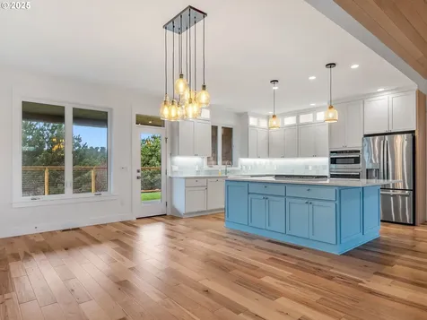 32996 Pacific Bellevue Lane Warrenton OR 97146