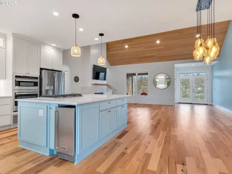32996 Pacific Bellevue Lane Warrenton OR 97146