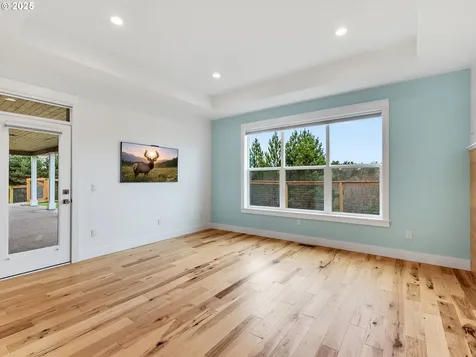 32996 Pacific Bellevue Lane Warrenton OR 97146