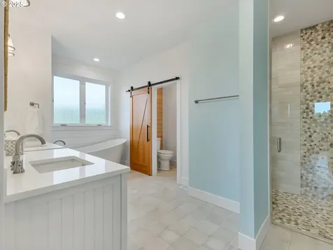 32996 Pacific Bellevue Lane Warrenton OR 97146