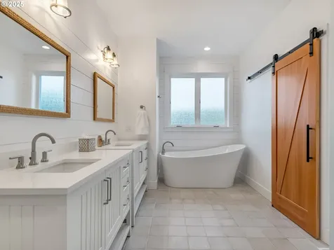 32996 Pacific Bellevue Lane Warrenton OR 97146