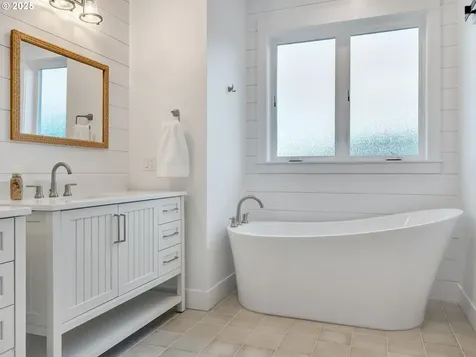 32996 Pacific Bellevue Lane Warrenton OR 97146