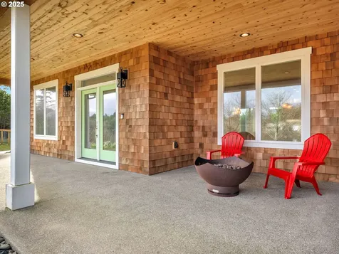 32996 Pacific Bellevue Lane Warrenton OR 97146