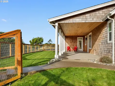 32996 Pacific Bellevue Lane Warrenton OR 97146