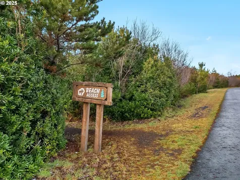 32996 Pacific Bellevue Lane Warrenton OR 97146