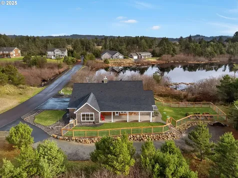 32996 Pacific Bellevue Lane Warrenton OR 97146