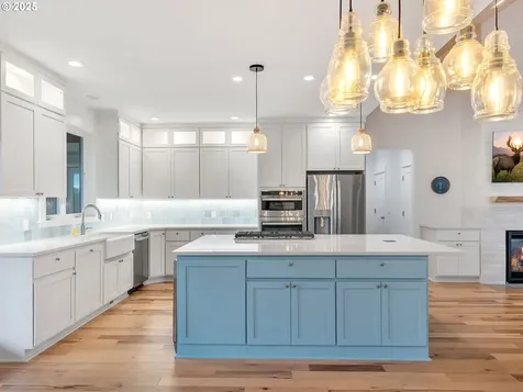 32996 Pacific Bellevue Lane Warrenton OR 97146