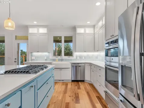 32996 Pacific Bellevue Lane Warrenton OR 97146