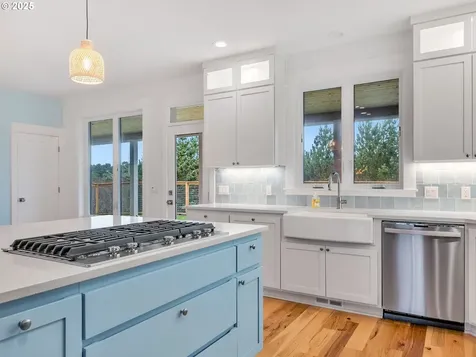 32996 Pacific Bellevue Lane Warrenton OR 97146