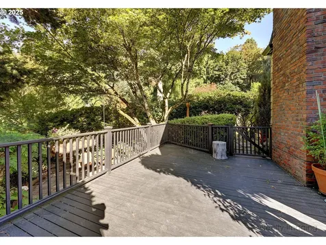 2990 NW Verde Vista Terrace Portland OR 97210