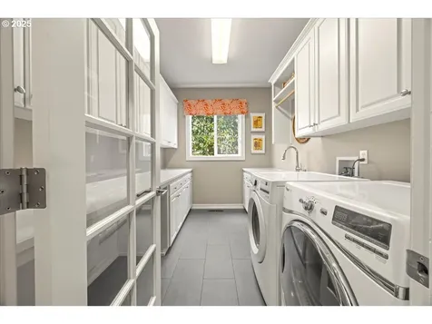 4679 Dogwood Drive Lake Oswego OR 97035