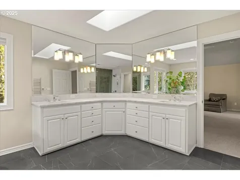 4679 Dogwood Drive Lake Oswego OR 97035