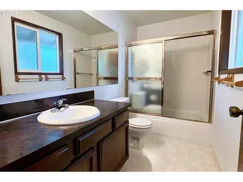 9824 NE Tanglewood Drive Vancouver WA 98664