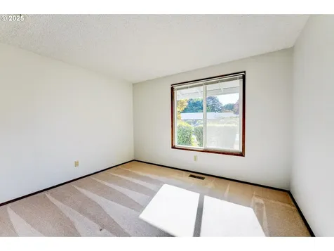 9824 NE Tanglewood Drive Vancouver WA 98664