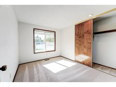 9824 NE Tanglewood Drive Vancouver WA 98664